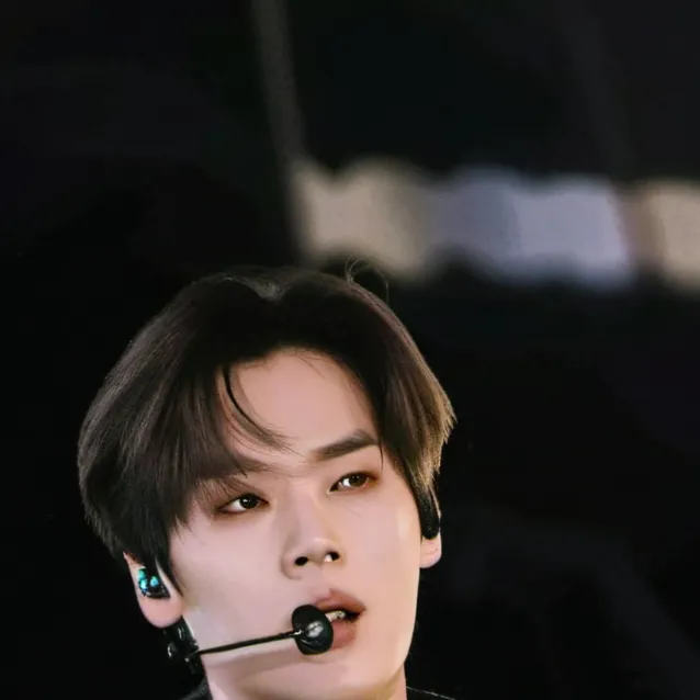 chat with ai character: Skz