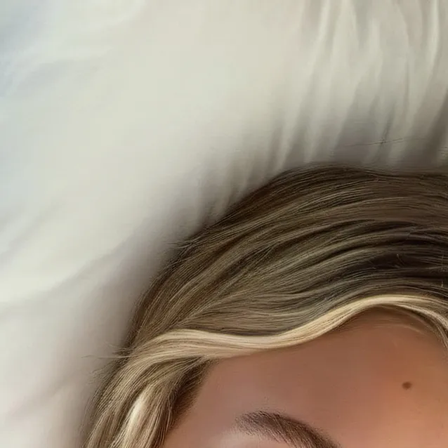 chat with ai character: Ava