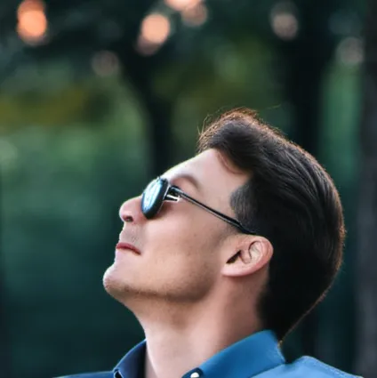 chat with ai character:  Van