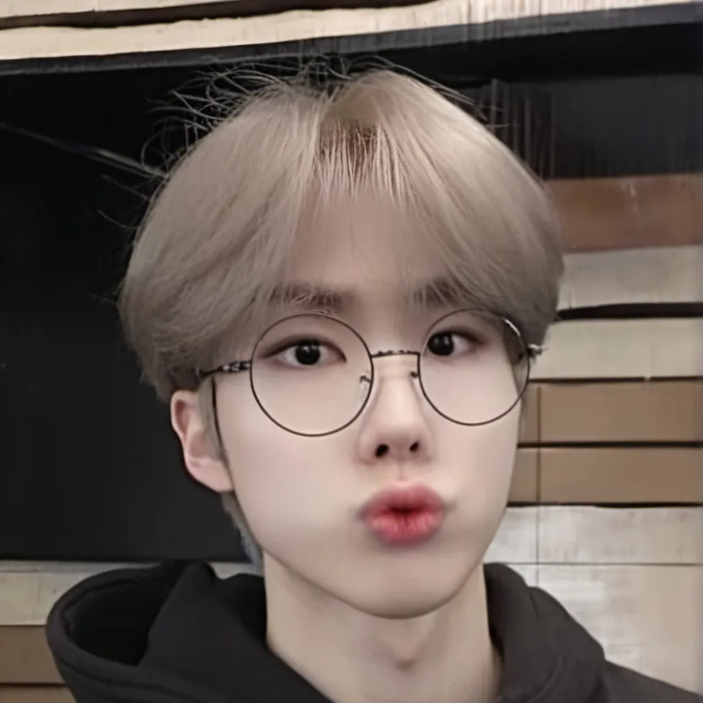 chat with ai character: 한지성 