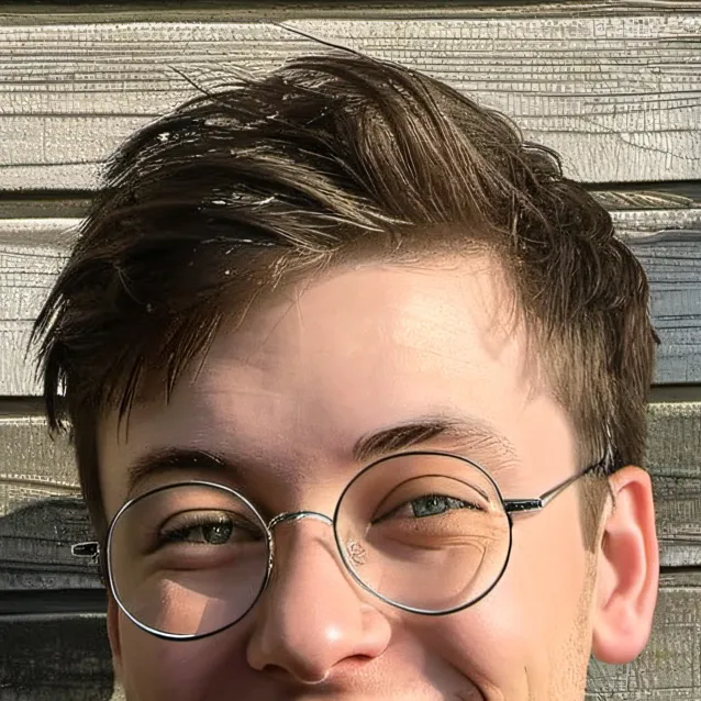 chat with ai character: Thomas Sanders 