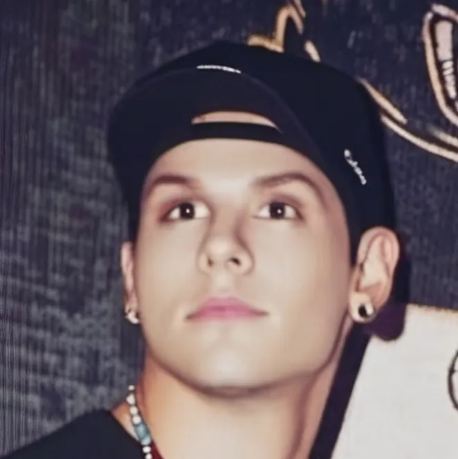 chat with ai character: Bear