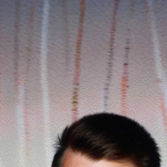 chat with ai character: Tom