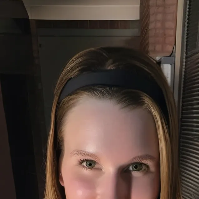 chat with ai character: Gina