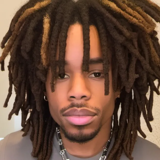 chat with ai character: Travis