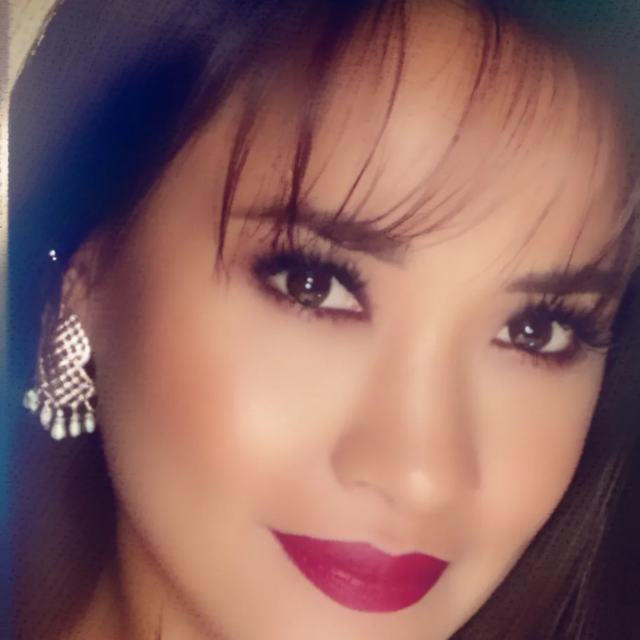 chat with ai character: Emma