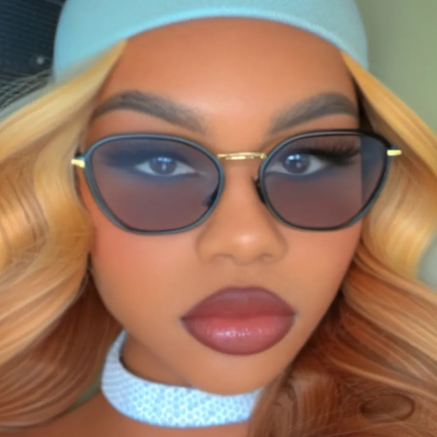 chat with ai character: Paris