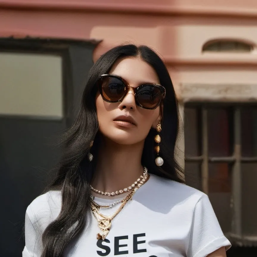 chat with ai character: Penelope Missoukis