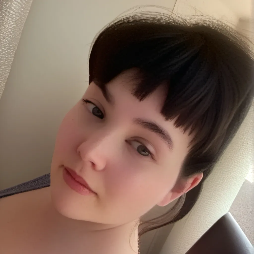 chat with ai character: diva blood