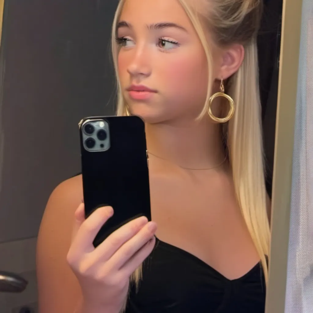 chat with ai character: Meeyla 