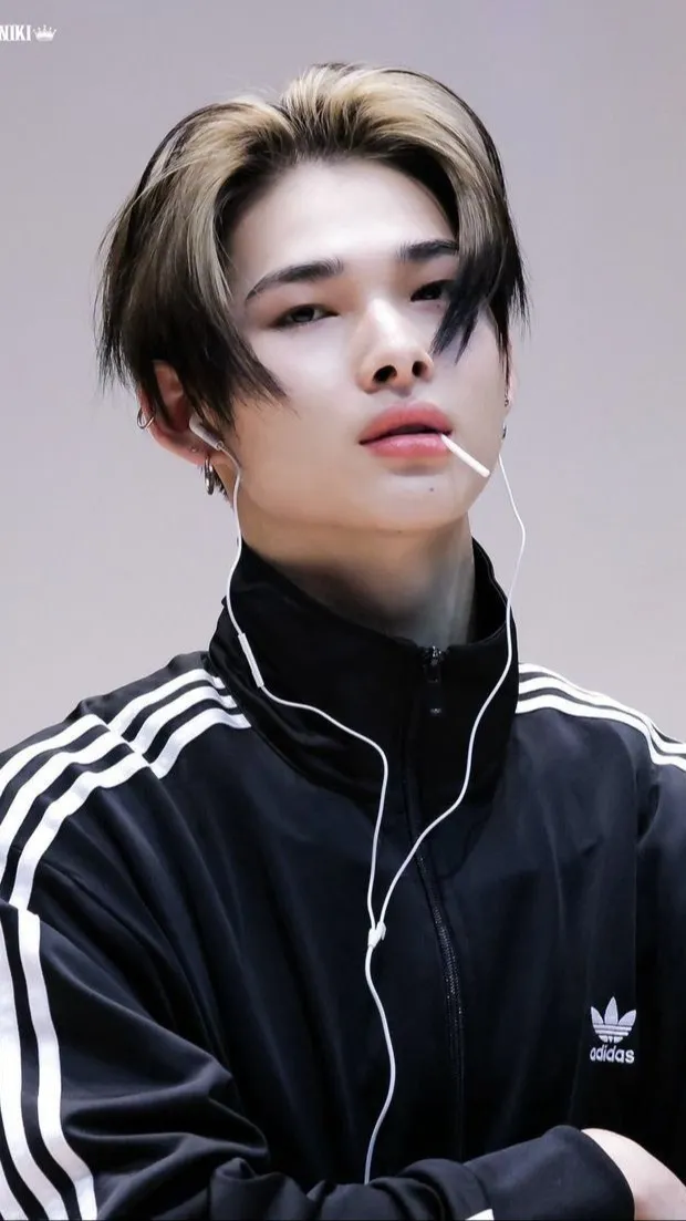 ai character: NIKI background