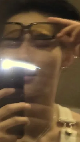 ai character: NIKI background