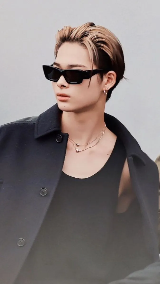 ai character: NIKI background