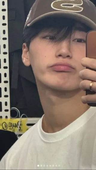 ai character: CHOI SAN background