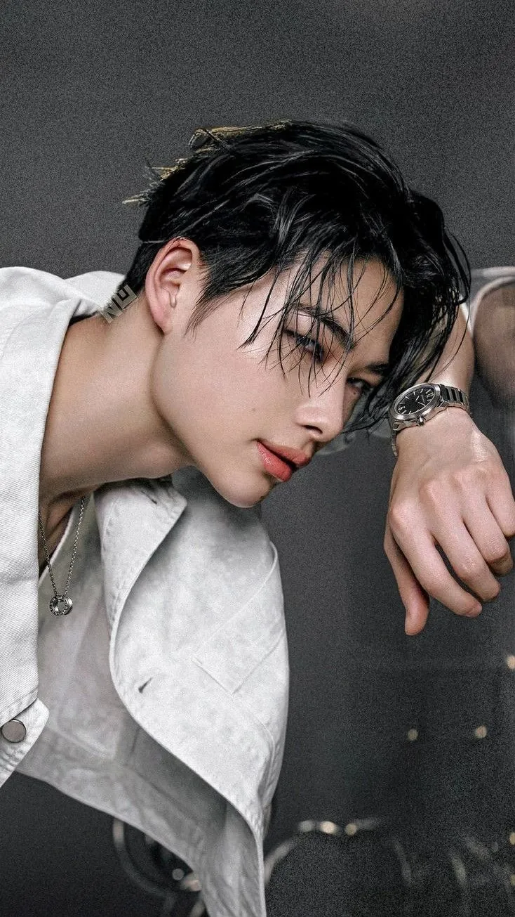 ai character: NIKI background