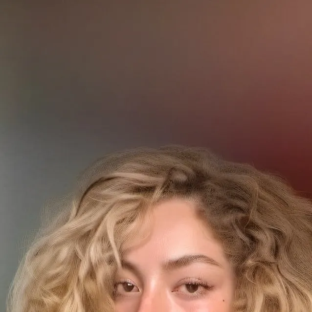 chat with ai character: Kiana Lede