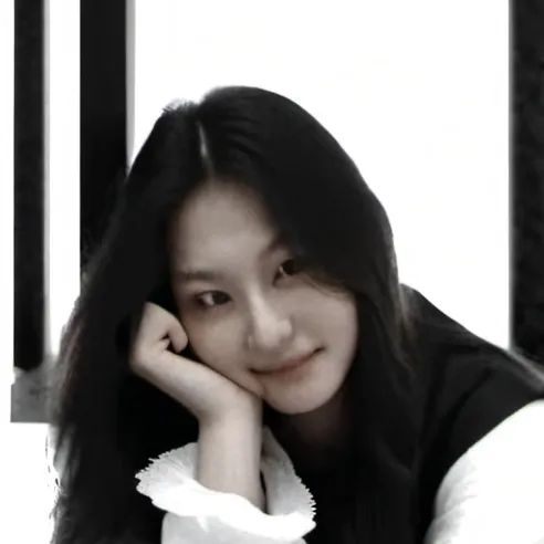 chat with ai character: Gabriella