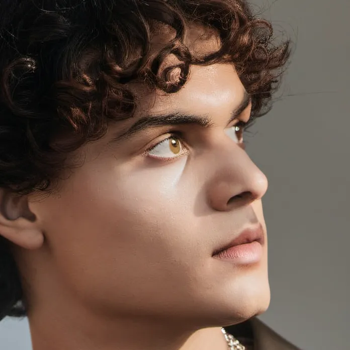 chat with ai character: 🥂~Noah~🥂