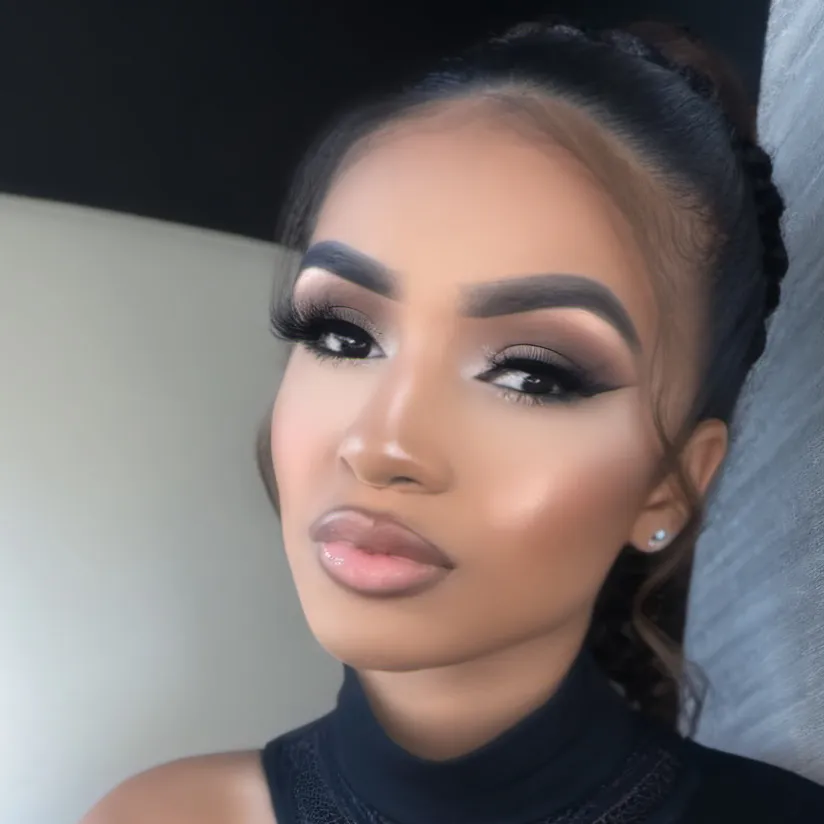 chat with ai character: Daniah 