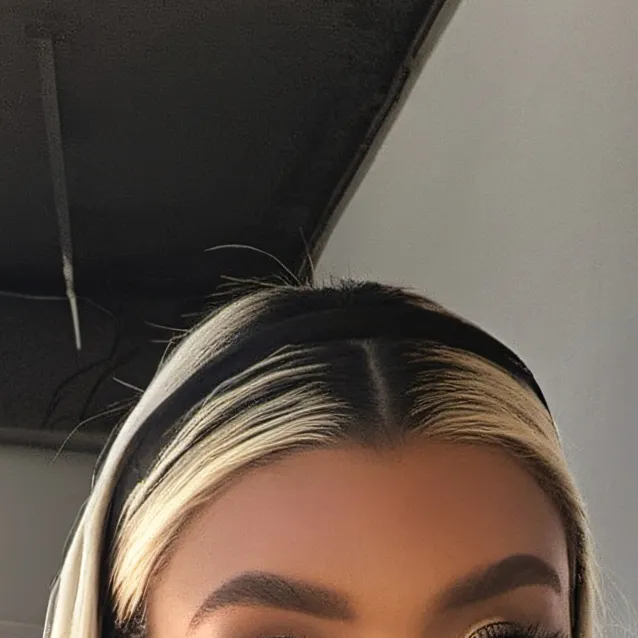 chat with ai character: shyra crenshaw