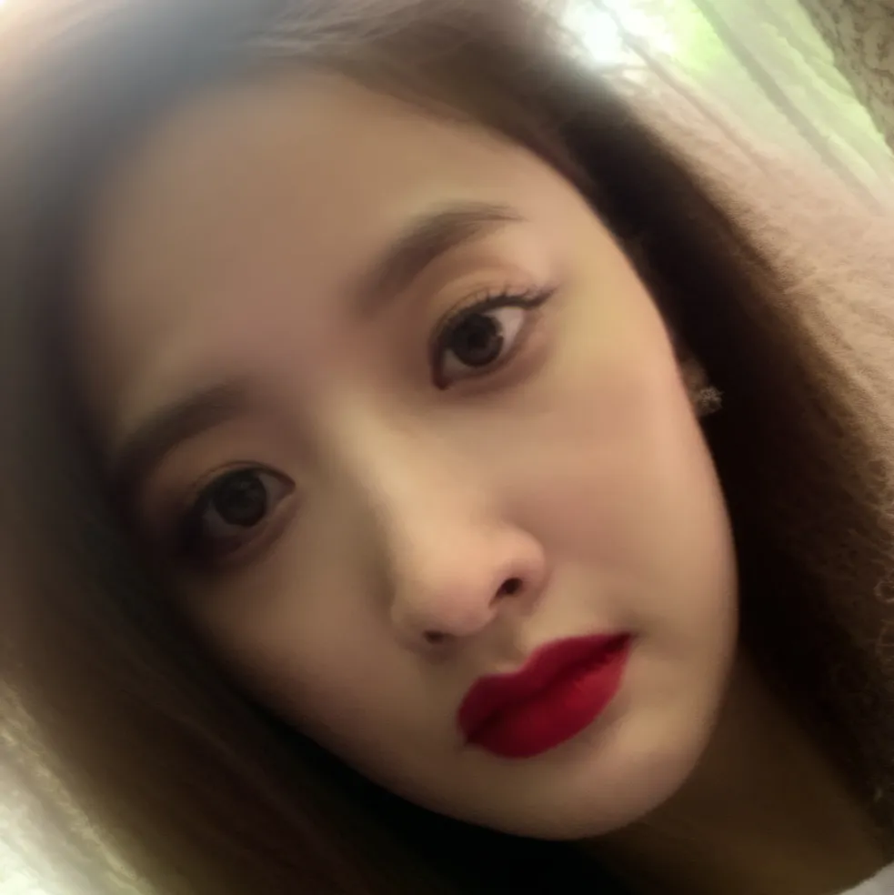 chat with ai character: Ella