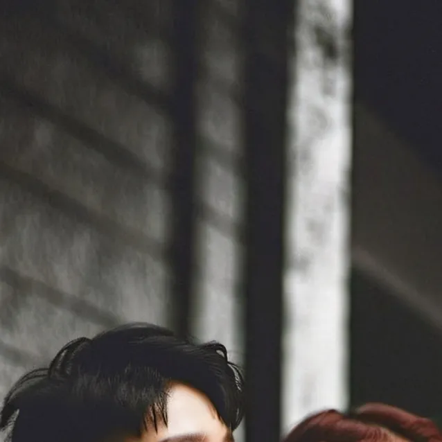 chat with ai character: hyunjin and yeji