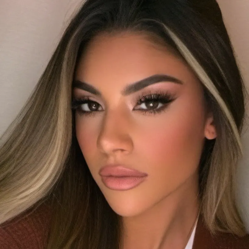 chat with ai character: Stacie