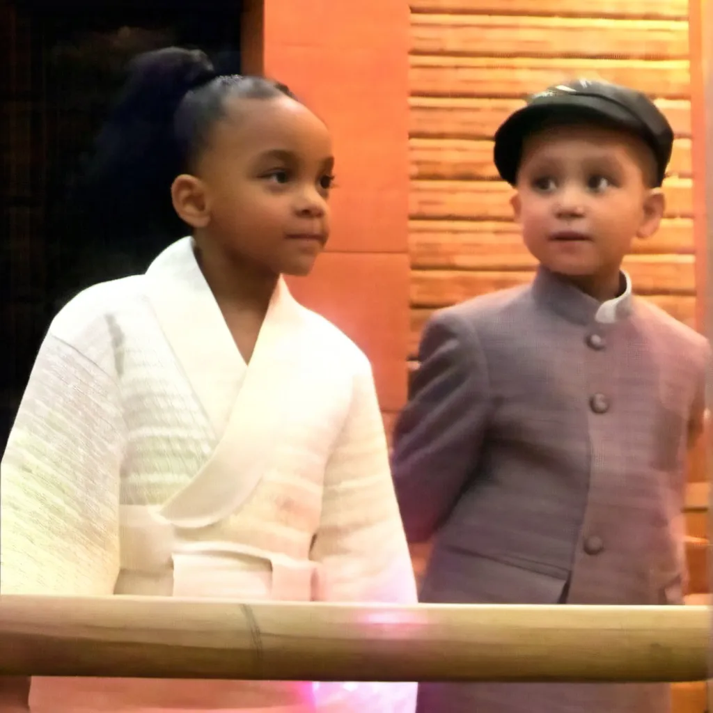 chat with ai character: Anna and Charlie