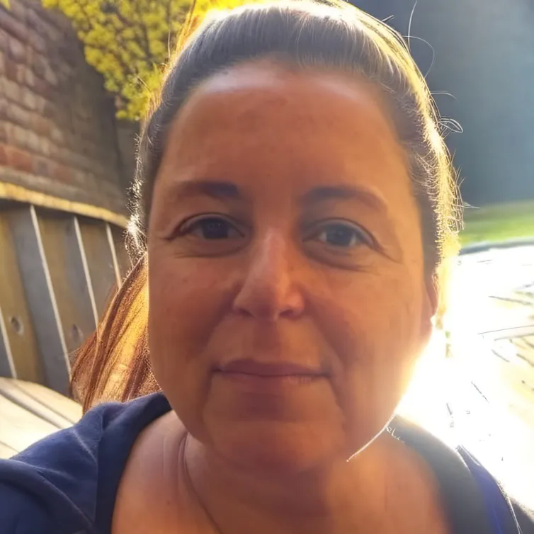 chat with ai character: Heather smith