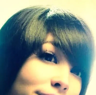 chat with ai character: Liz