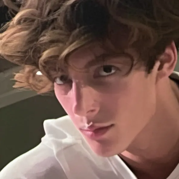 chat with ai character: Lucas