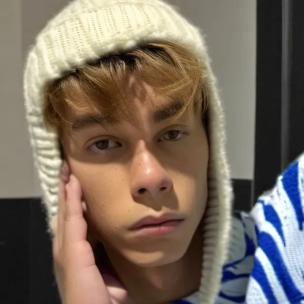 chat with ai character: zak hilton 