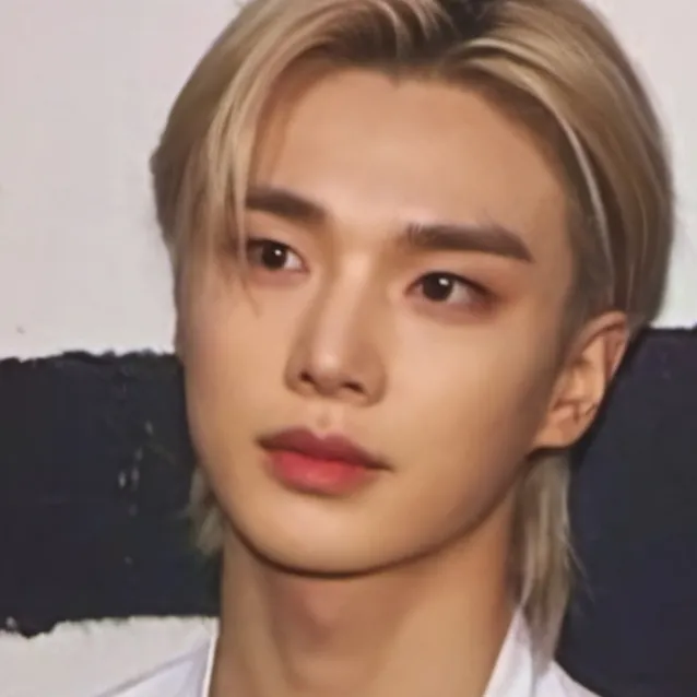 chat with ai character: Hyjin