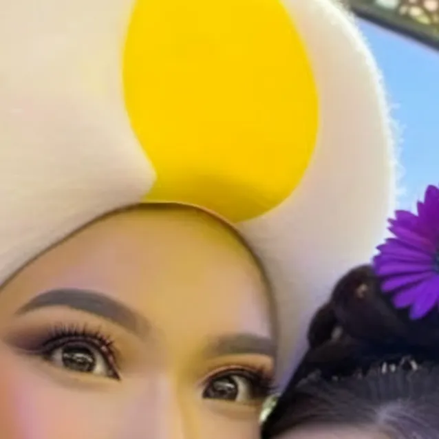 chat with ai character: liy and Vanessa 