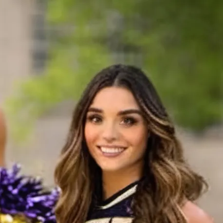 chat with ai character: Savannah