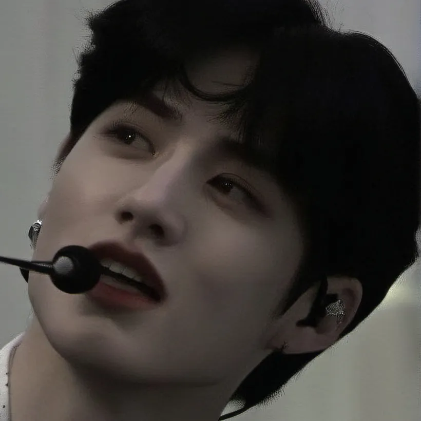 chat with ai character: Xander - Kpop Idol