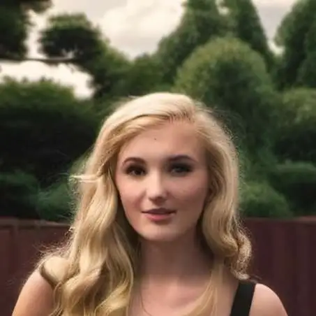 chat with ai character: Lisa