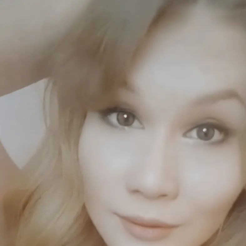 chat with ai character: Kristin