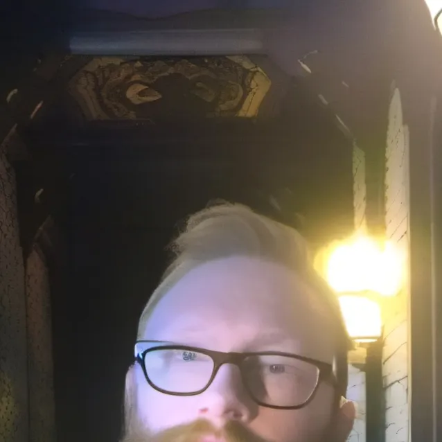 chat with ai character: Alexander Murphy