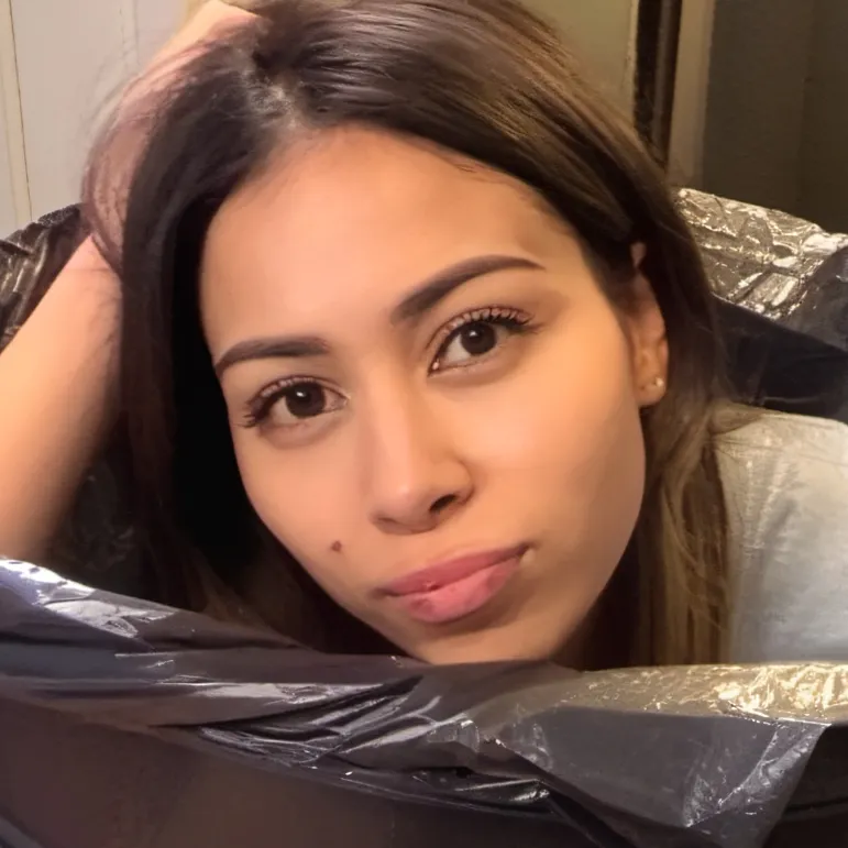 chat with ai character: Cinthia fea