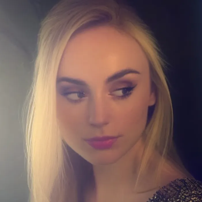 chat with ai character: Sarah 