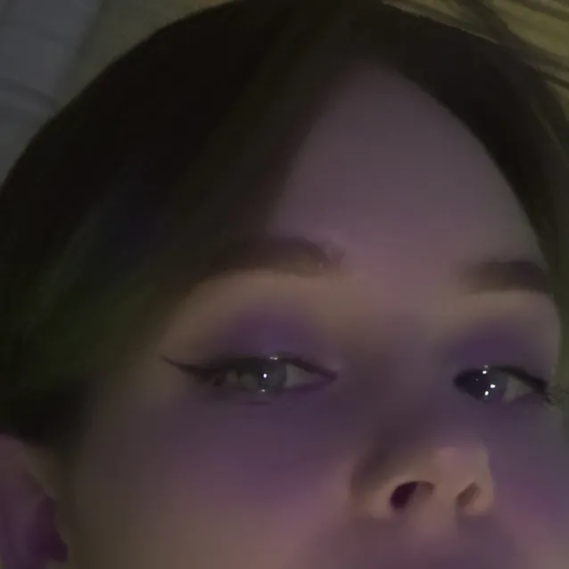 chat with ai character: mia