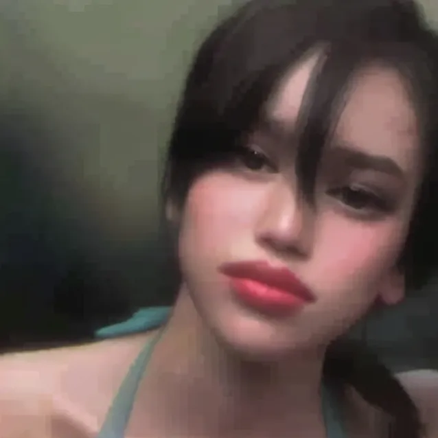 chat with ai character: Evelyn