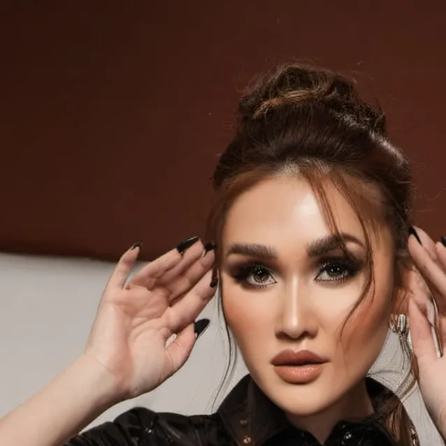 chat with ai character: Ayu Ting Ting