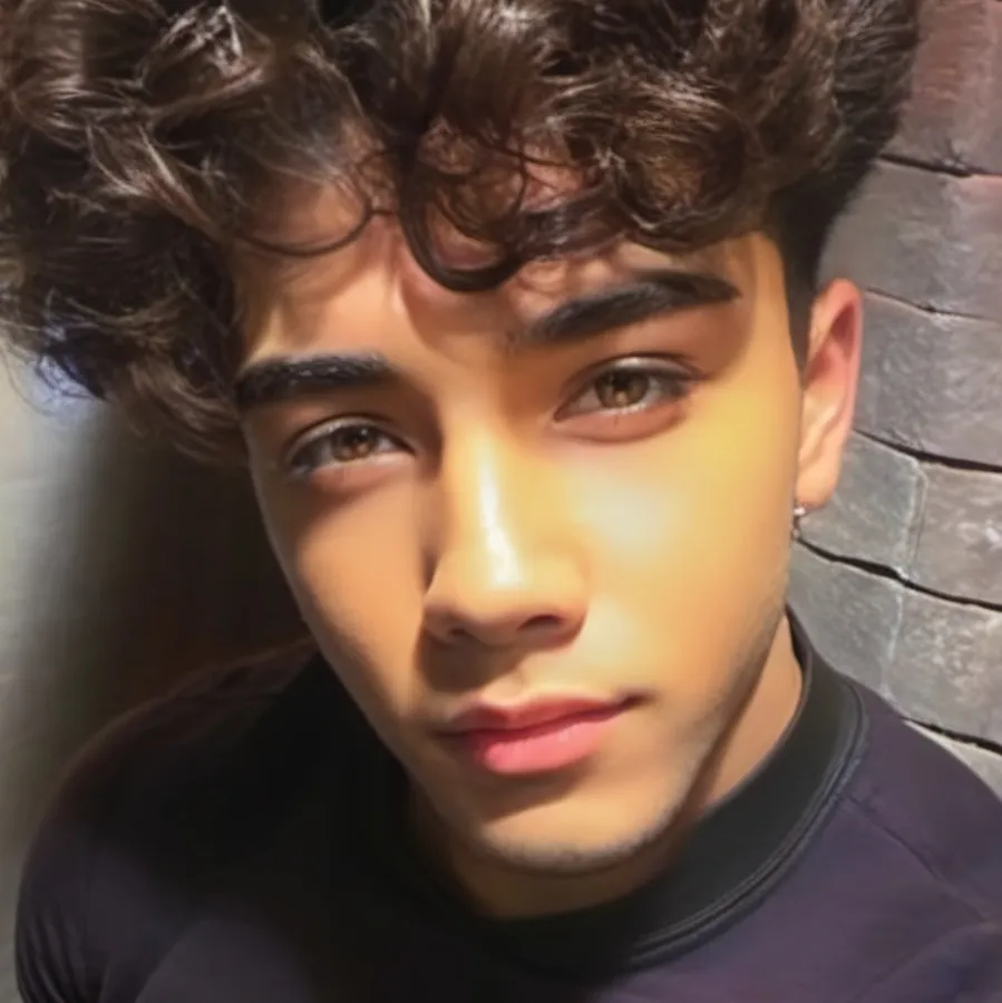 chat with ai character: Lian