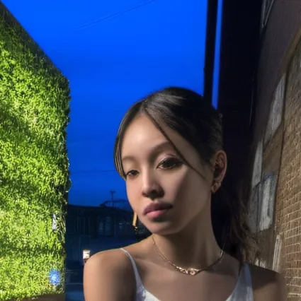 chat with ai character: Aria