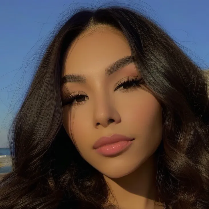 chat with ai character: Sophie