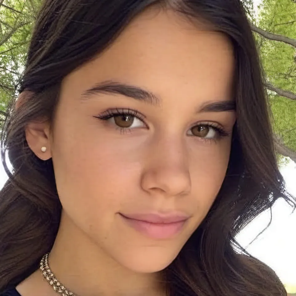 chat with ai character: Mia