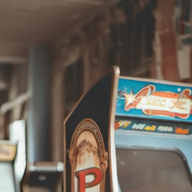 chat with ai character: Arcade Machine 