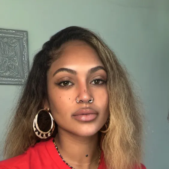 chat with ai character: Gina